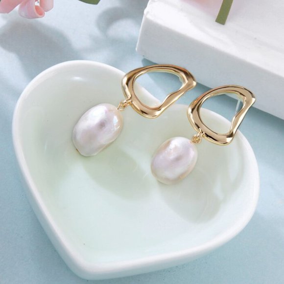 Geometric Oval Gold Pearl  Earrings - Picture 1 of 4
